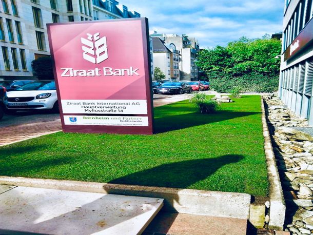 Perfekt verlegter Rollrasen durch die Rollrasen-Profis