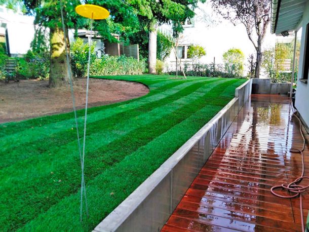 Perfekt verlegter Rollrasen durch die Rollrasen-Profis