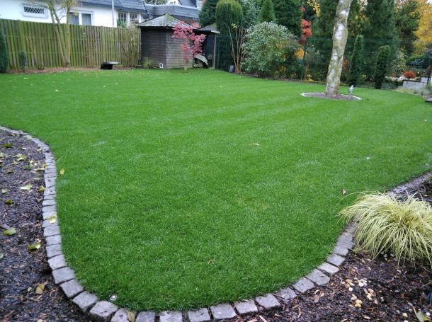 Perfekt verlegter Rollrasen durch die Rollrasen-Profis